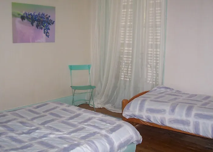 Chateau Champigny Couette-café *